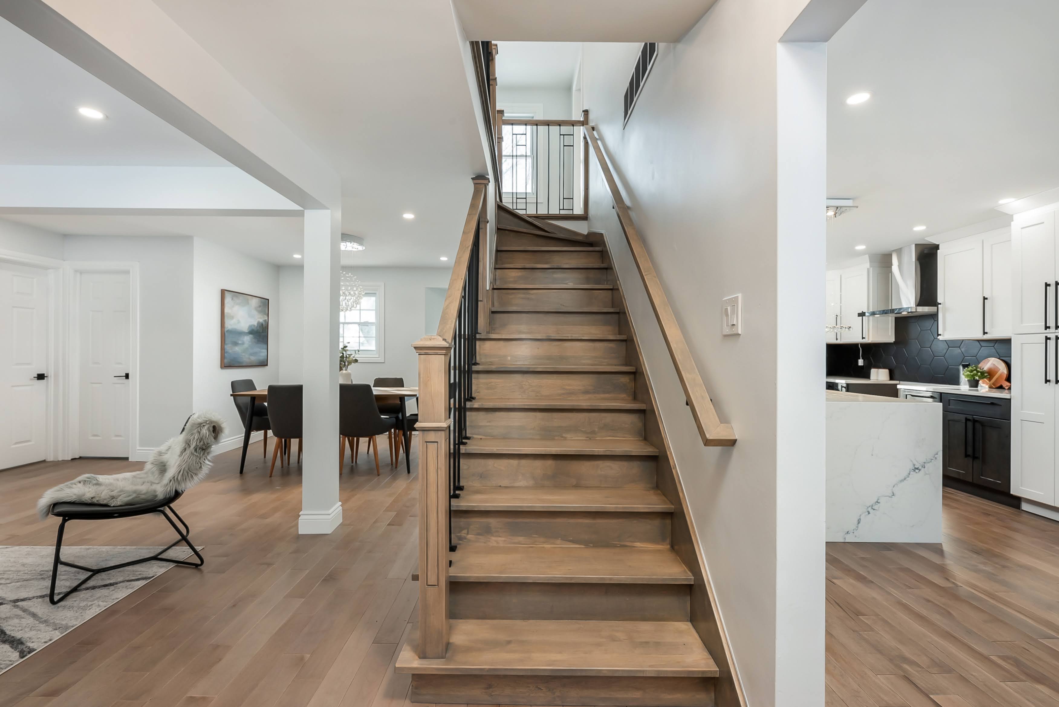 Stairs and hardwood flooring renovation in Saint-Laurent